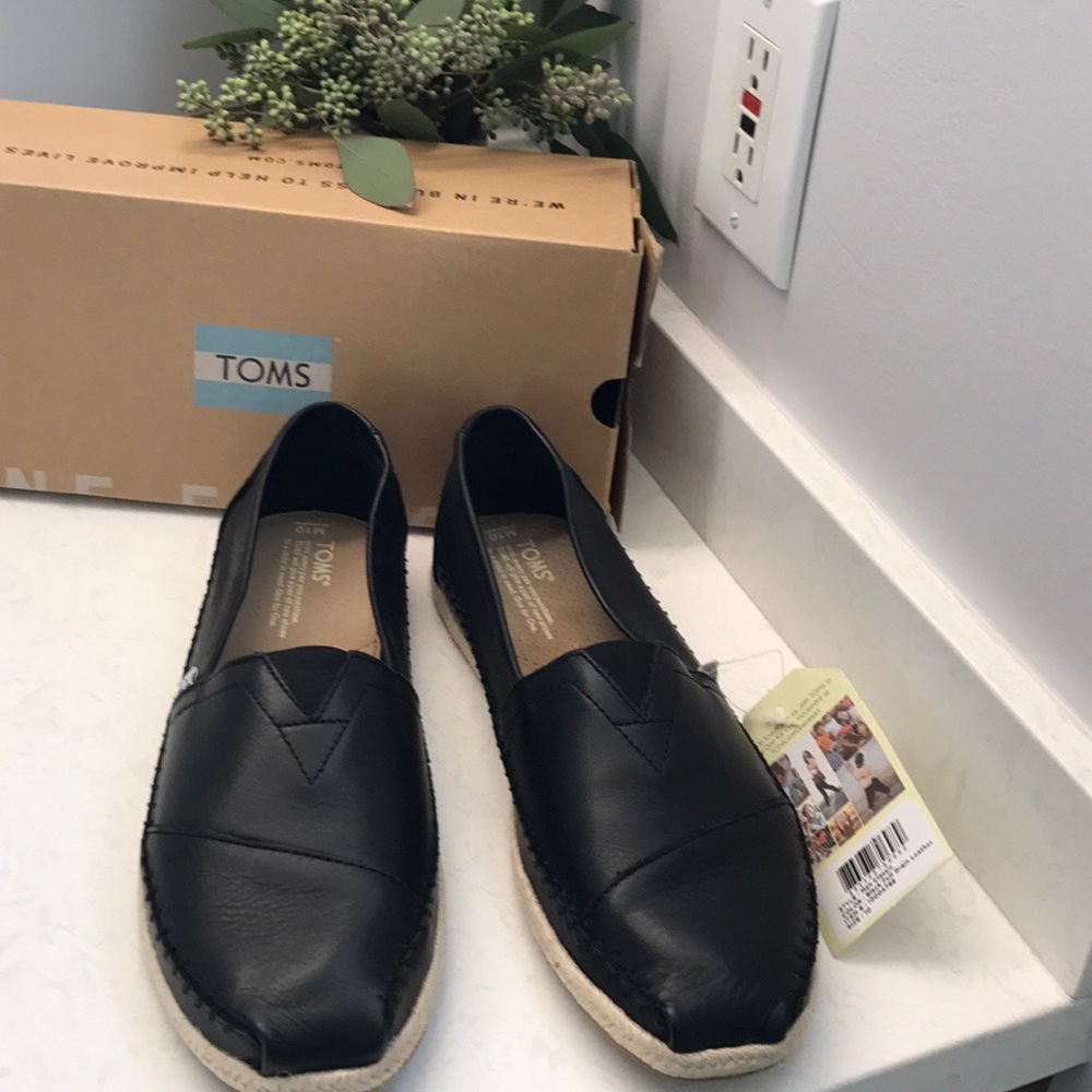 Unisex Brand New Black Leather Toms